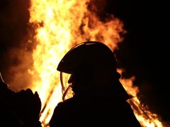 Dinas Damkar Kota Malang Bantu Tabrakan Kendaraan di Perbukitan